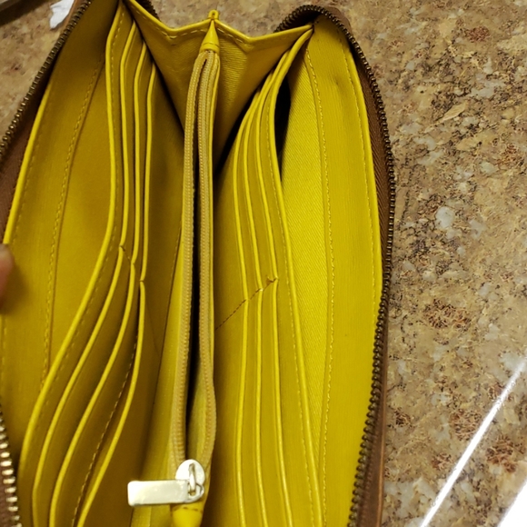 FOSSIL LOGAN ZIP AROUND WRISTLET/CLUTCH - Picture 8 of 8